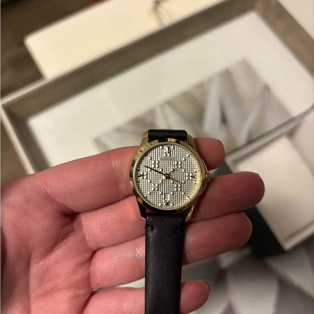 Women’s Gucci watch - Picture 2 of 5
